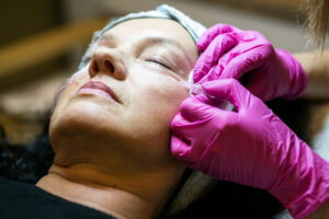 Pielęgnacja okolicy oka – Face and Body Institute