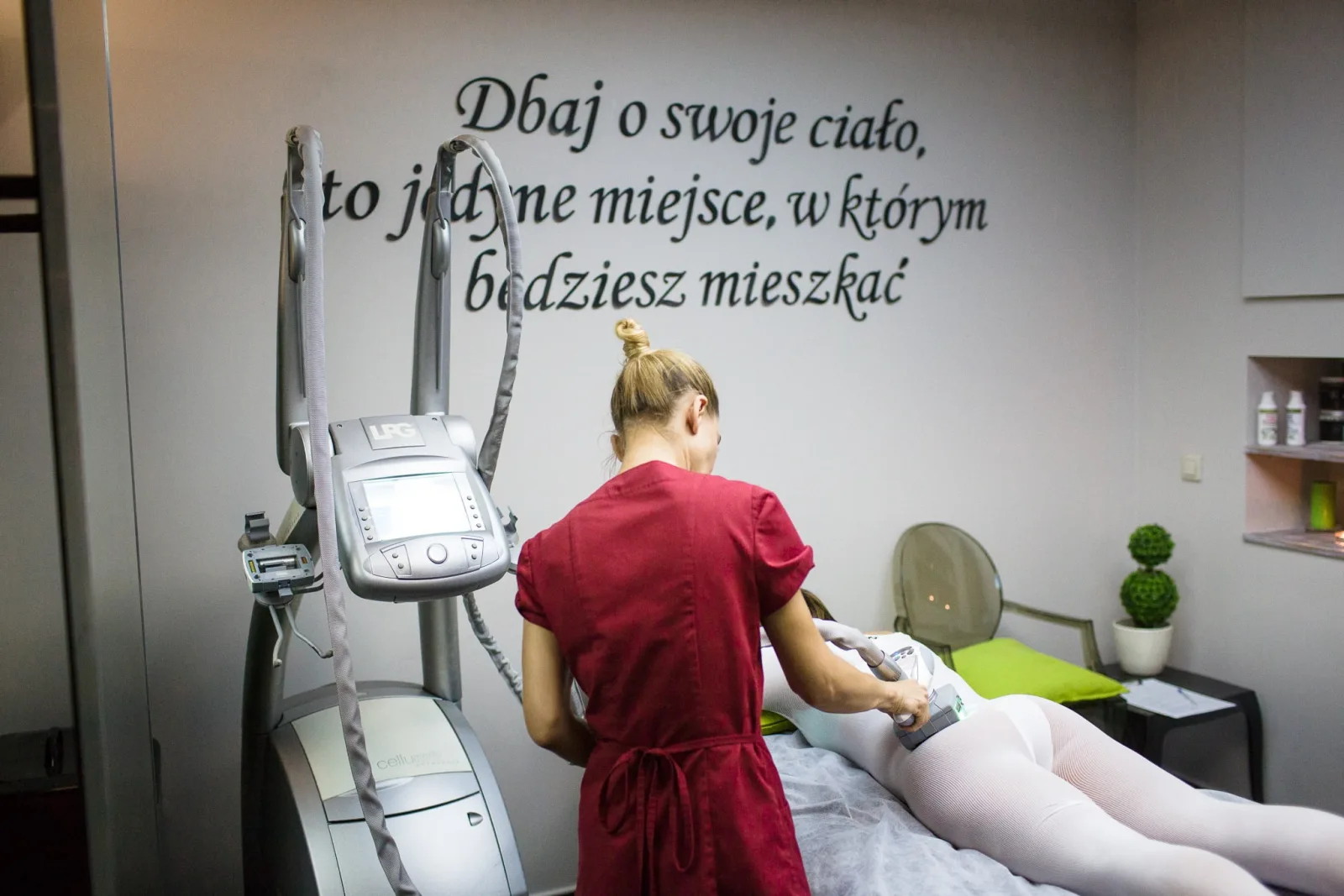 How does Storz medical shockwave treat cellulite?