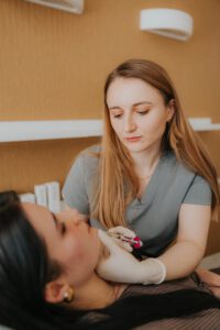 Wypełnianie zmarszczek - Face & Body Institute