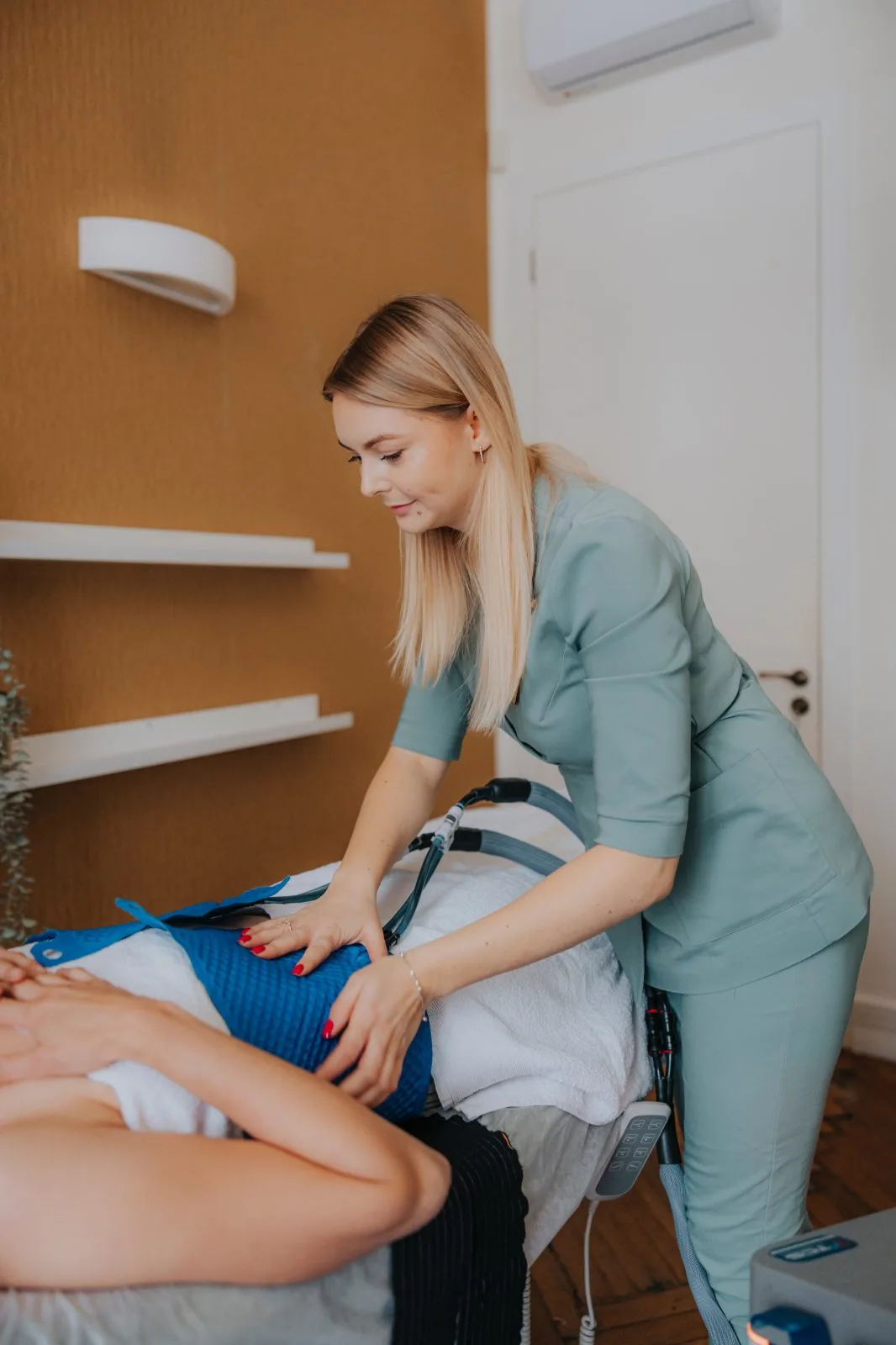 Radio wave – Biolift (TECAR) — a treatment at Face and Body Institute in Kraków
